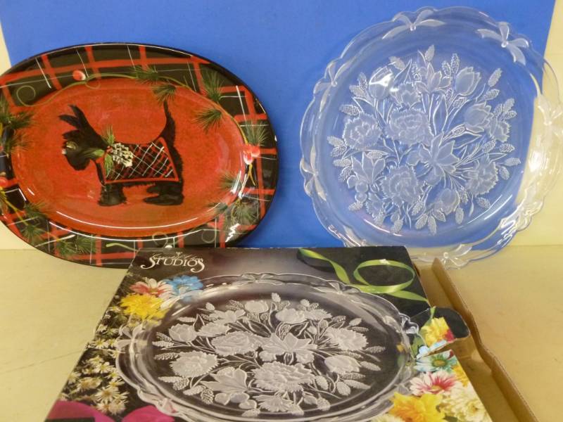 lot 248 image: Holiday Platters
