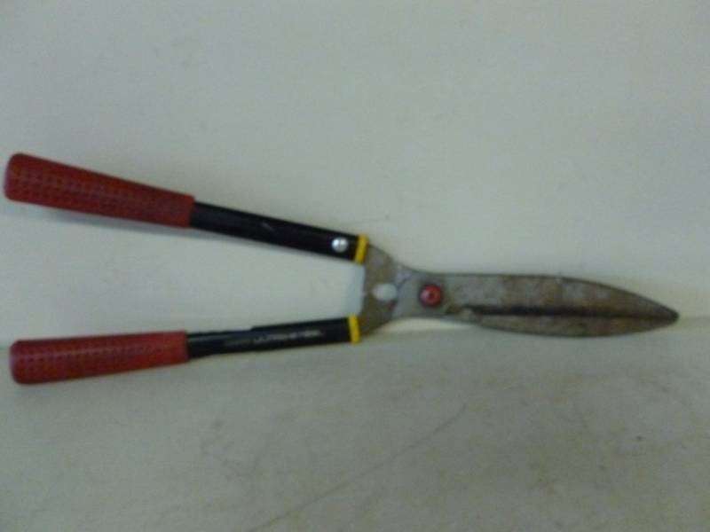 lot 258 image: Trimming Shears