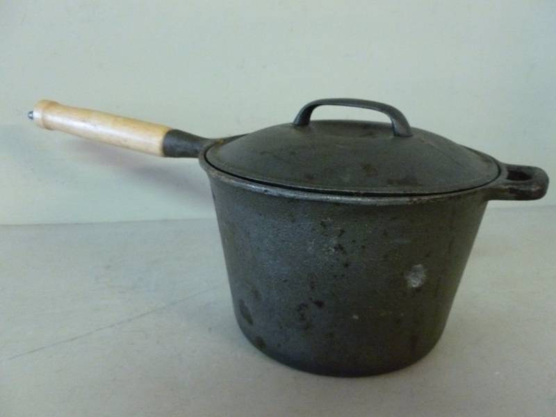 lot 261 image: Cast Iron Pan