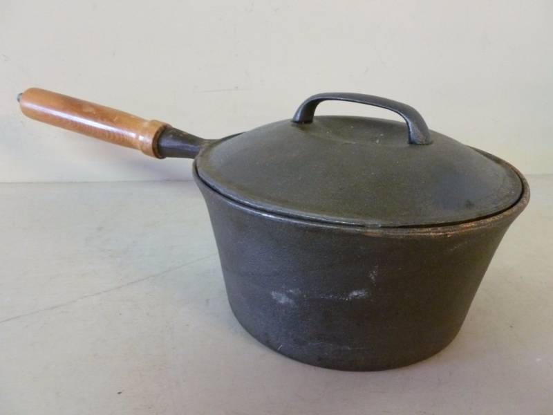 lot 263 image: Cast Iron Pan
