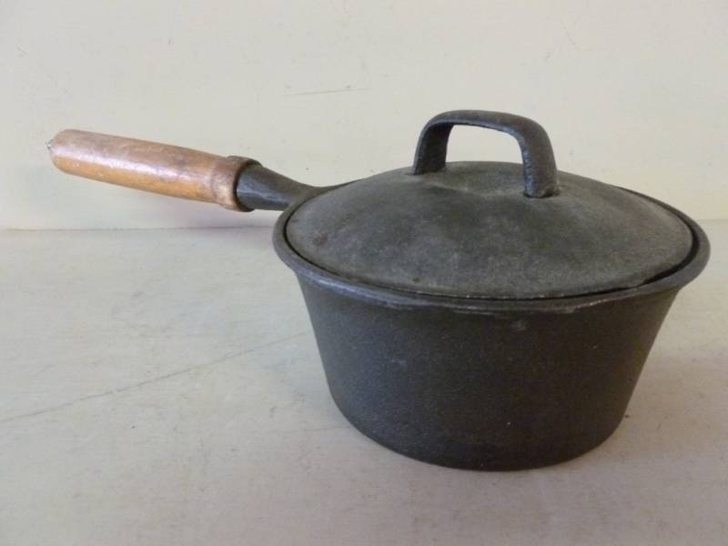 lot 264 image: Cast Iron Pan