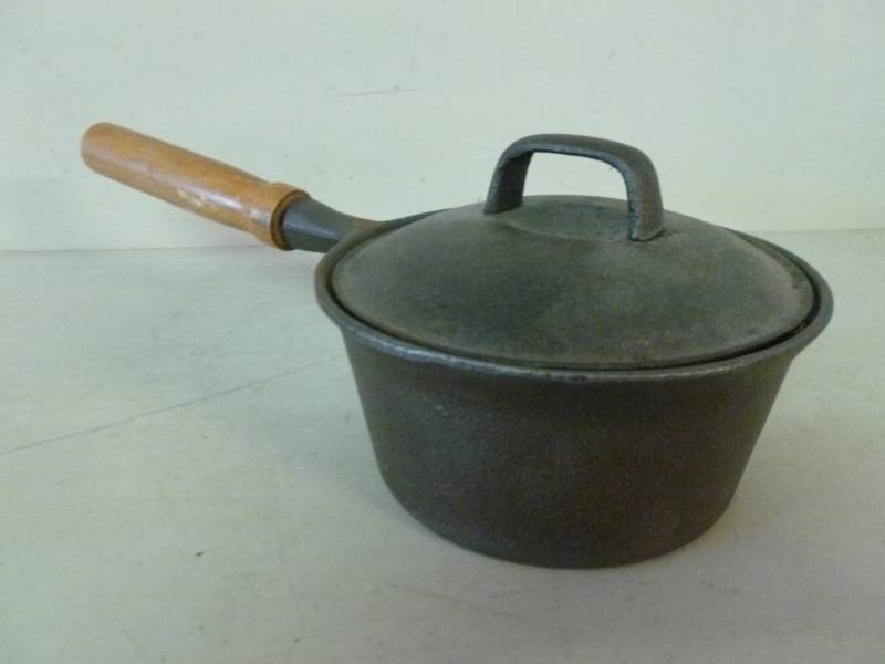 lot 265 image: Cast Iron Pan