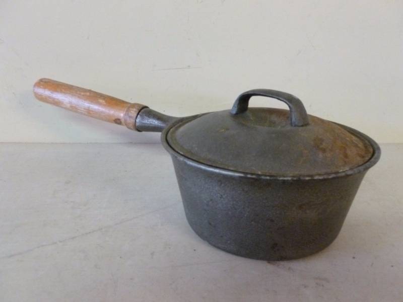 lot 266 image: Cast Iron Pan