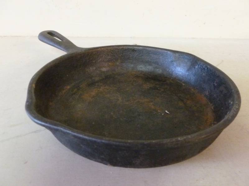 lot 274 image: Cast Iron Pan