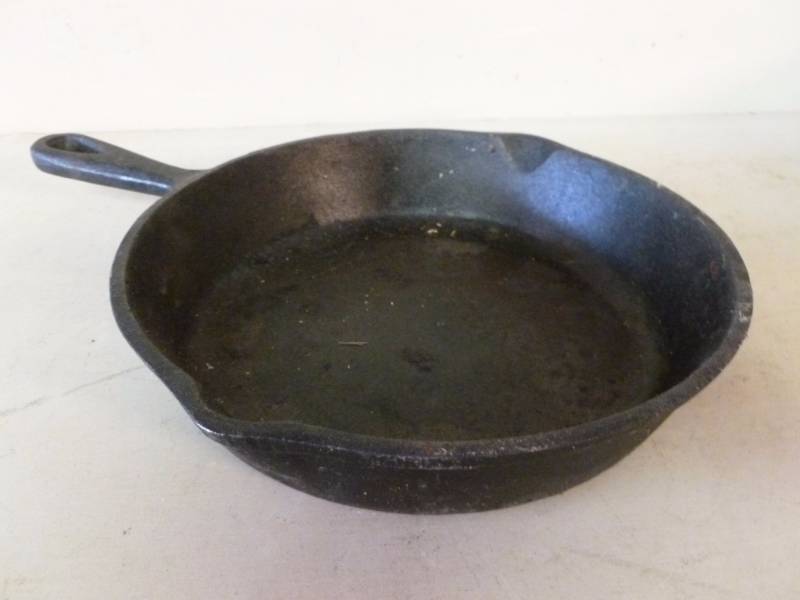 lot 277 image: Cast Iron Pan