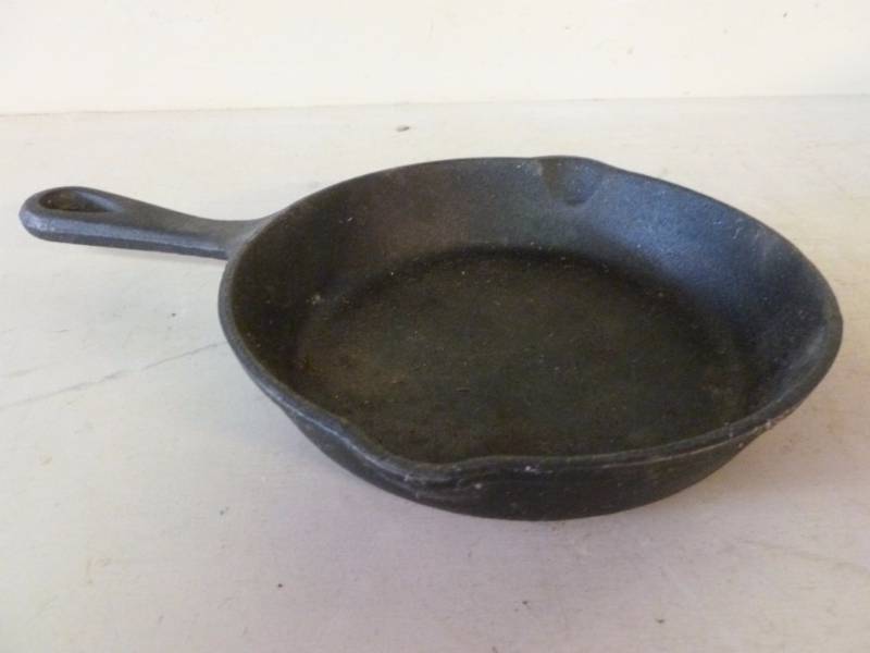 lot 278 image: Cast Iron Pan
