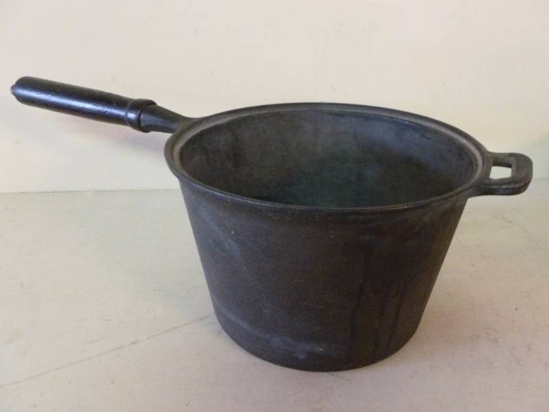 lot 282 image: Cast Iron Pan