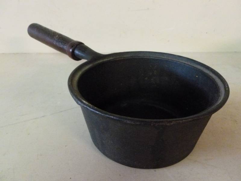 lot 284 image: Cast Iron Pan