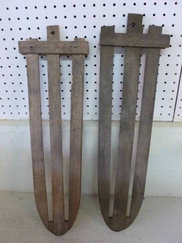 lot 295 image: Vintage Fur Stretchers