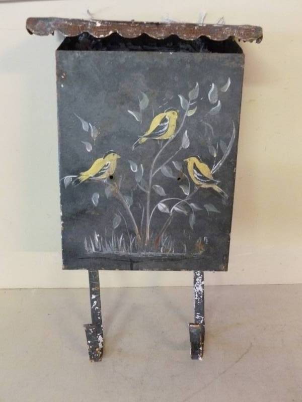 lot 306 image: Vintage Mailbox