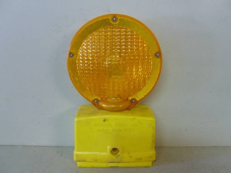 lot 327 image: Construction Light