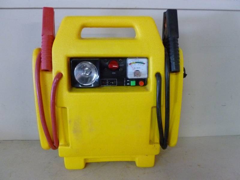lot 376 image: Portable Battery Jumper