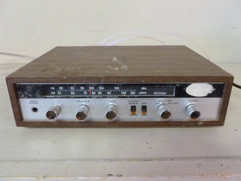 lot 379 image: Vintage Radio Receiver