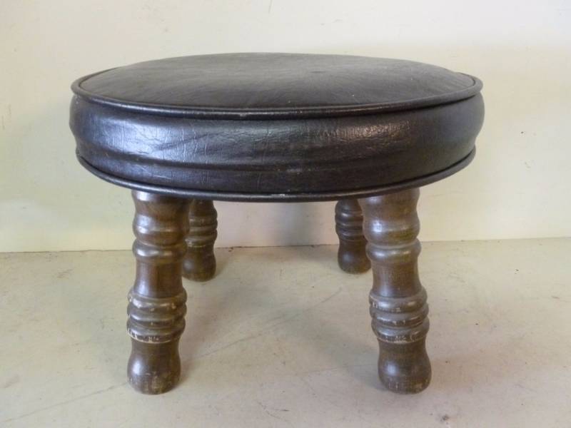 lot 381 image: Foot Stool