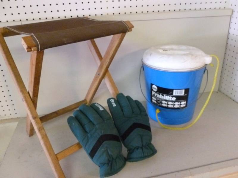 lot 382 image: Minnow Bucket