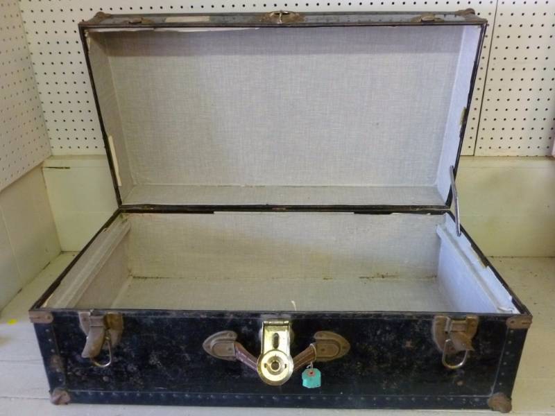 lot 398 image: Vintage Trunk