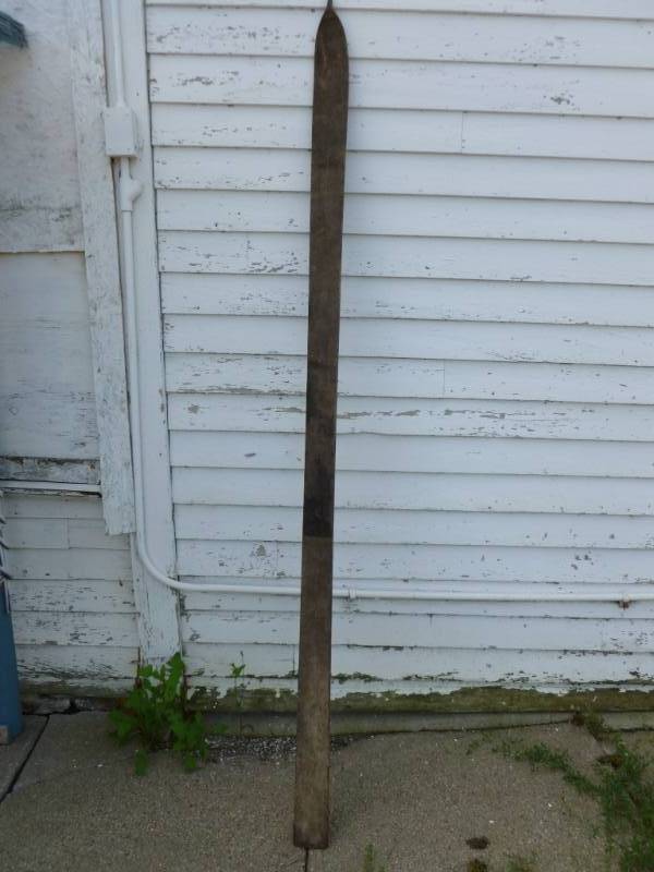 lot 404 image: Vintage Wooden Ski