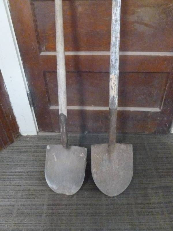 lot 409 image: Sand Shovels