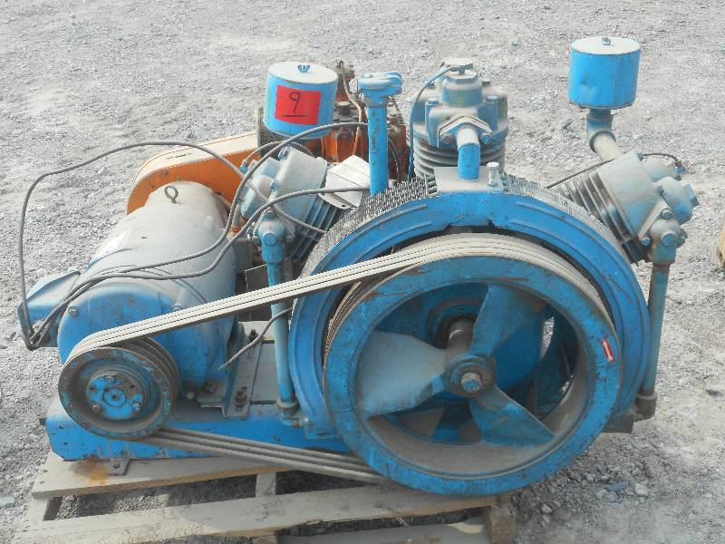 lot 9 image: Dresser 9800BD3 230Volt 3-Phase Air...