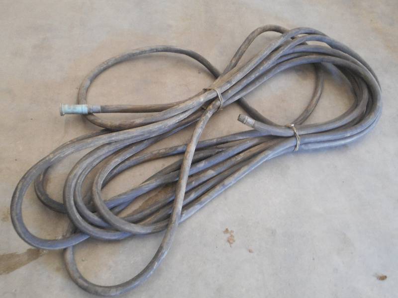 lot 28 image: Heavy Duty 1.5 Fire Hose ...