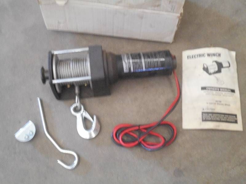 lot 33 image: Cycle Country 1500# 12Volt ATV Winc...