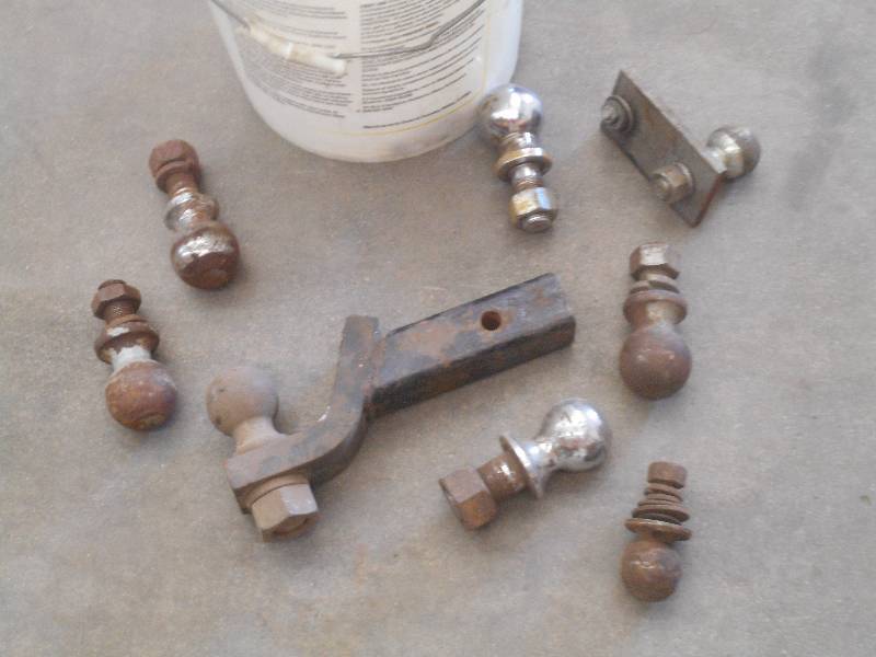 lot 36 image: Bucket Of Assorted Trailer Balls & ...