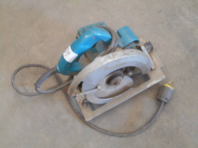 lot 39 image: Makita 7.25 Circular Saw ...