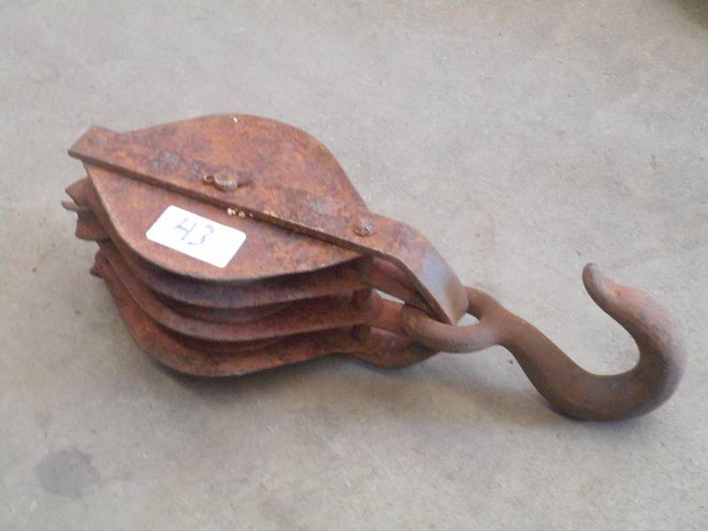 lot 43 image: Vintage 3-Pulley Hook ...