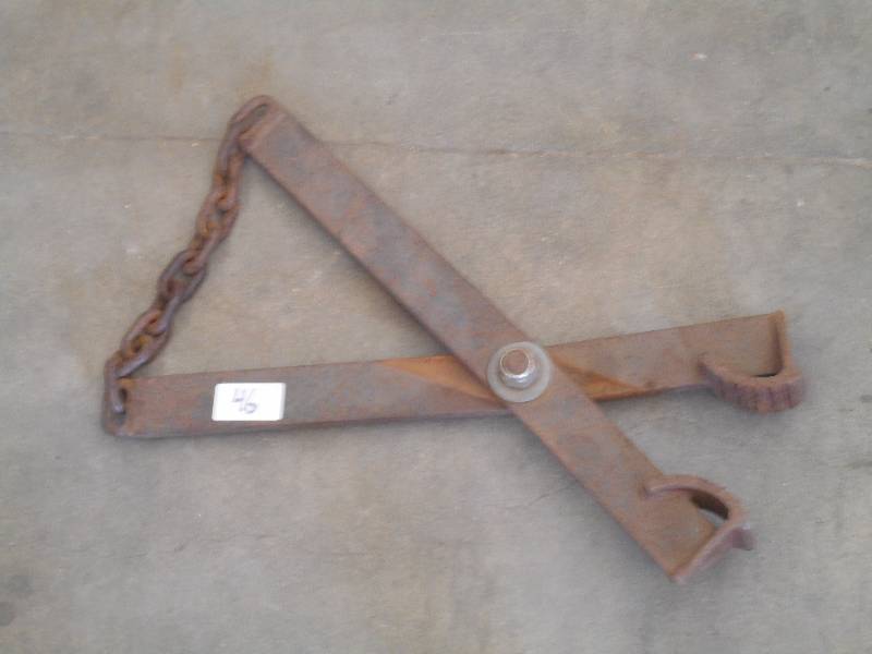 lot 46 image: Industrial Scissor Clamp ...