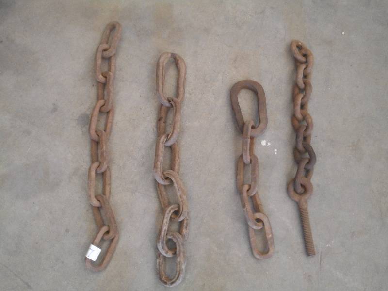 lot 47 image: Lot Of Heavy Duty Lifting Chains, V...