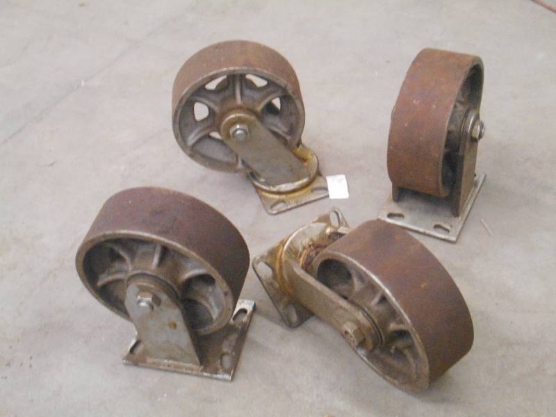 lot 57 image: (4) Heavy Duty Industrial 7 Caster...