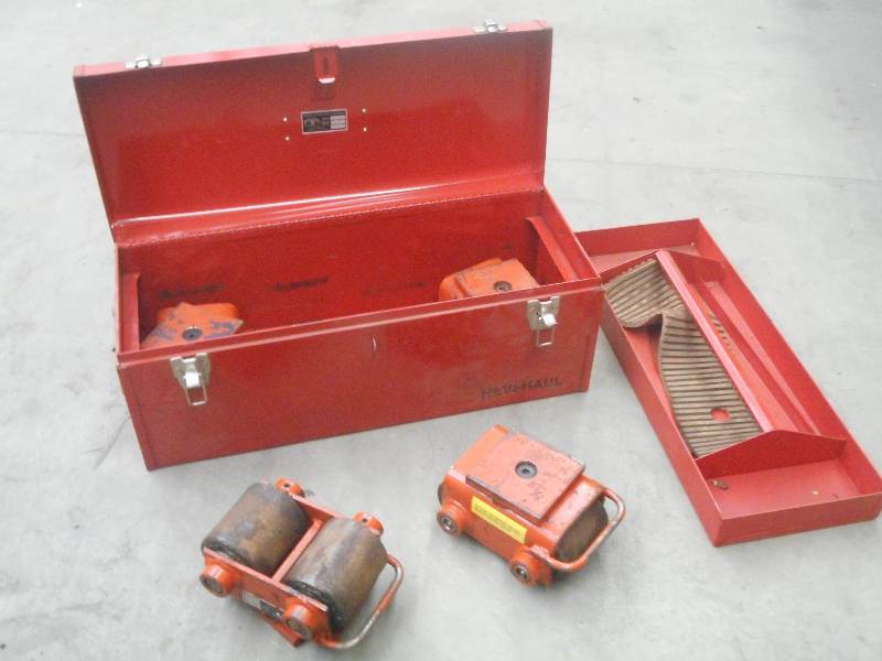 lot 61 image: Steel Toolbox With (4) Heavy Duty I...