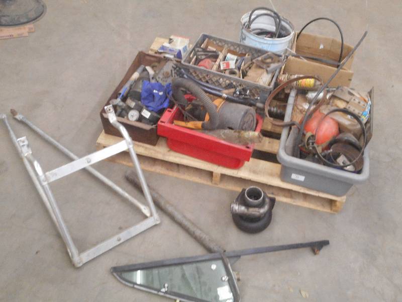 lot 71 image: Pallet Lot Of Assorted Gauges, Aut...