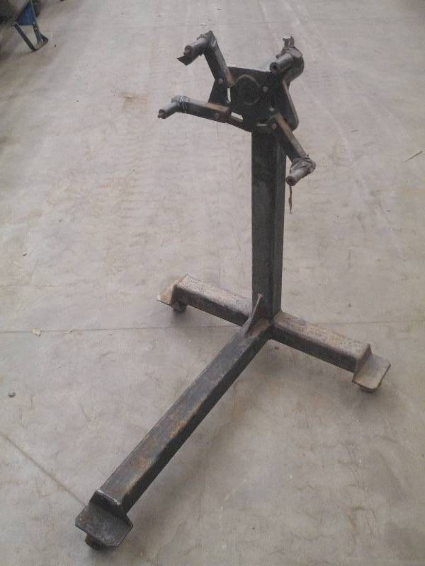 lot 73 image: Heavy Duty Rolling Engine Stand ...