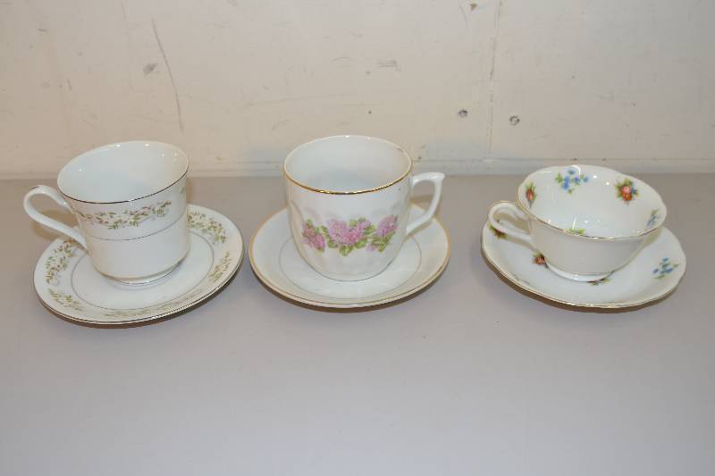 Tea Cups & Saucers