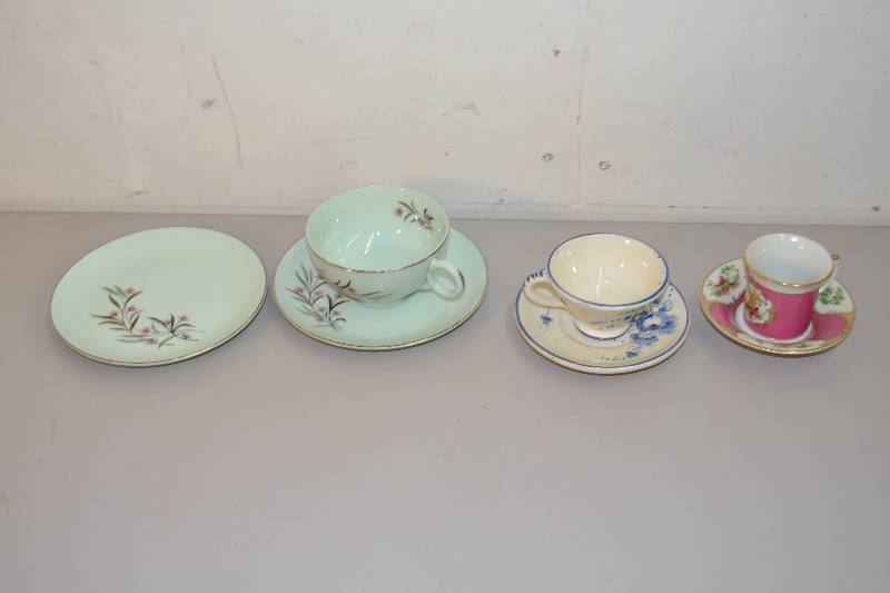 Tea Cups & Saucers