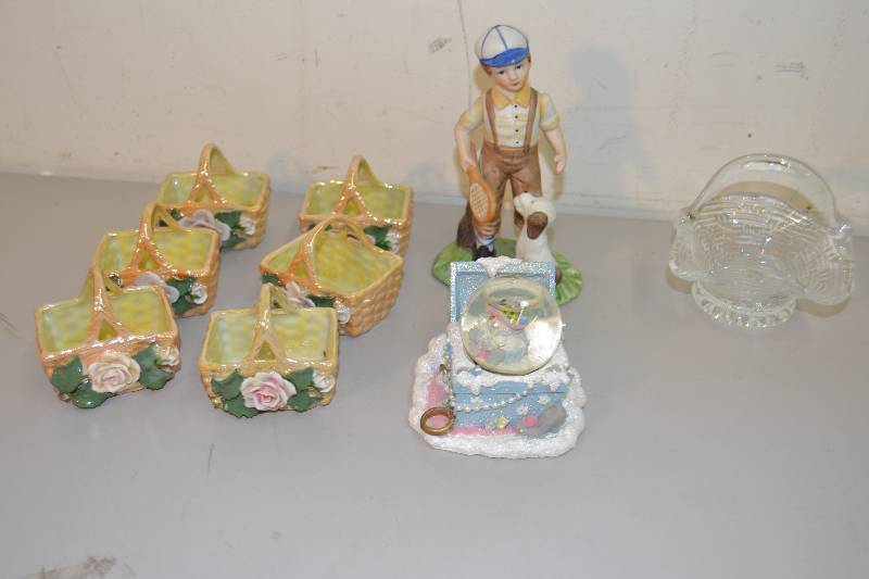 Figurines