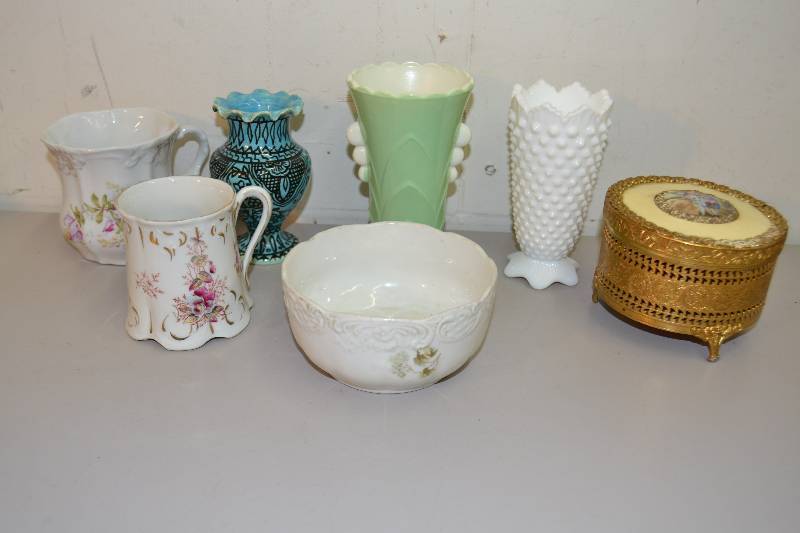 Vintage music box and  Vases