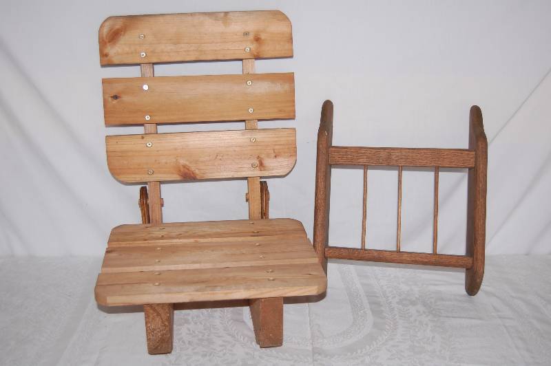 Wood Bench and Magazine Rack