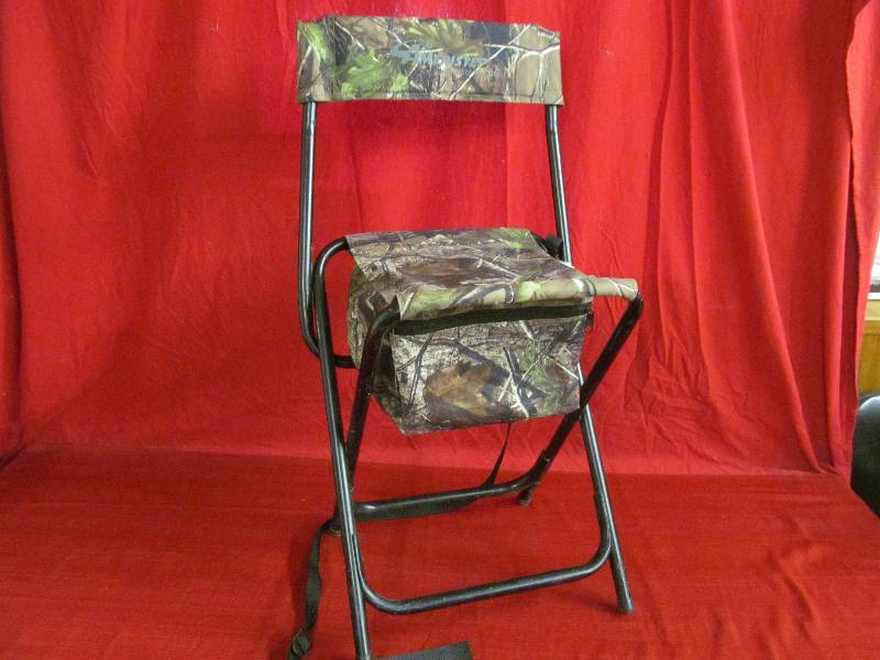 lot 11 image: hunting chair