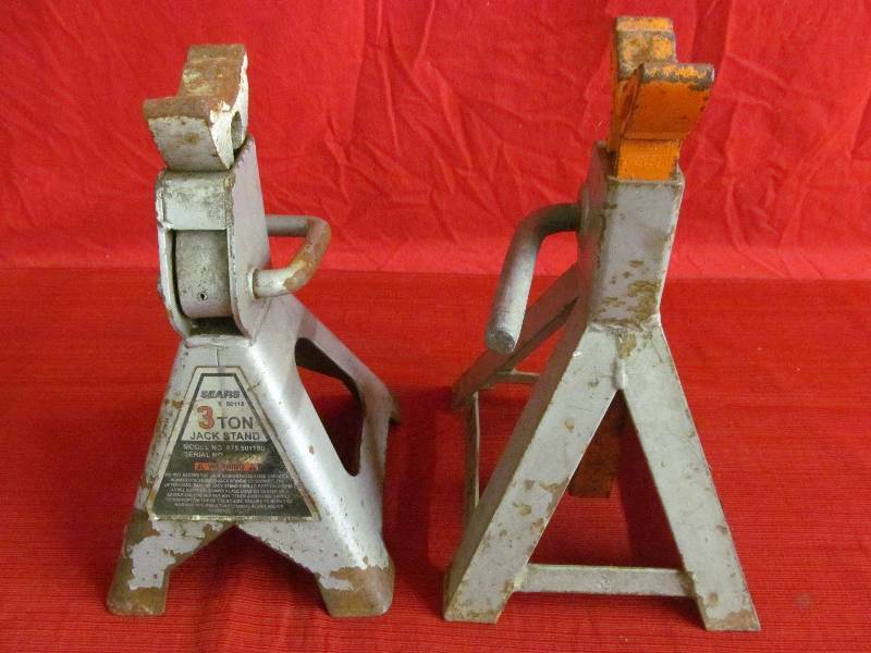 lot 12 image: Sears Jack stand