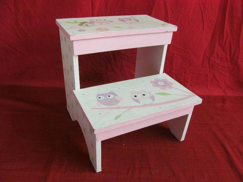 lot 18 image: step stool