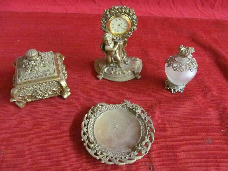 lot 24 image: vintage womens dresser set