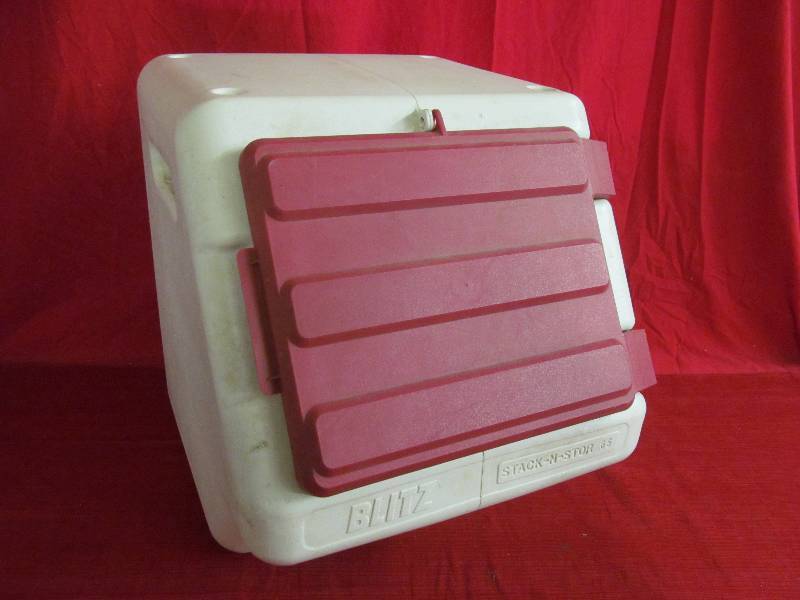 lot 25 image: Blitz stack and store container