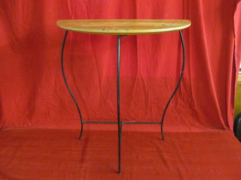 lot 26 image: hall table