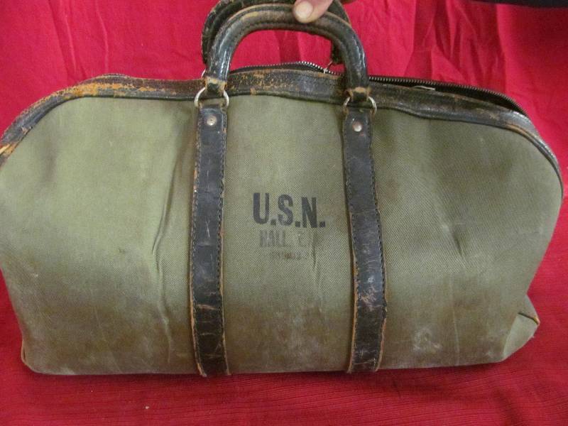 lot 28 image: Bu Aero Navy Hand Bag