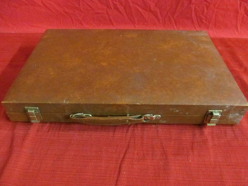 lot 31 image: Backgammon game