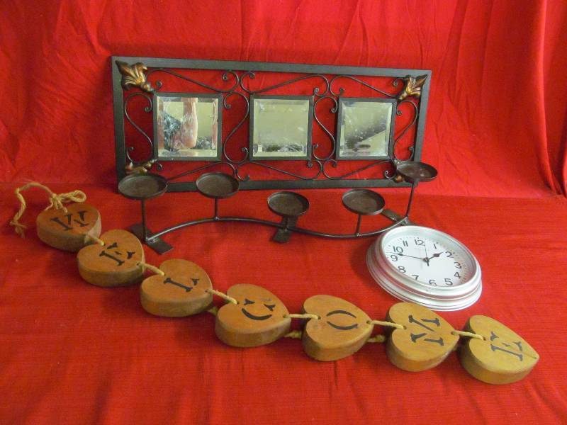 lot 38 image: wall dcor
