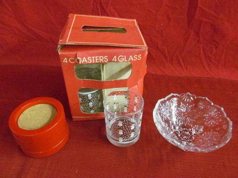 lot 42 image: Holiday glass