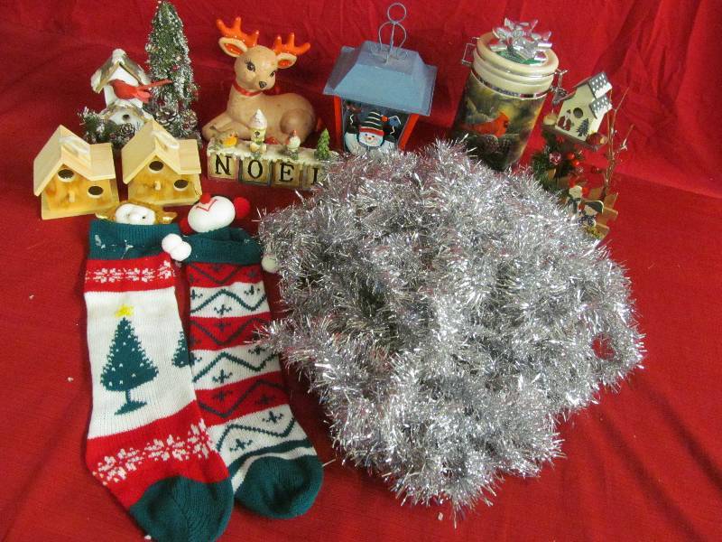 lot 43 image: holiday dcor